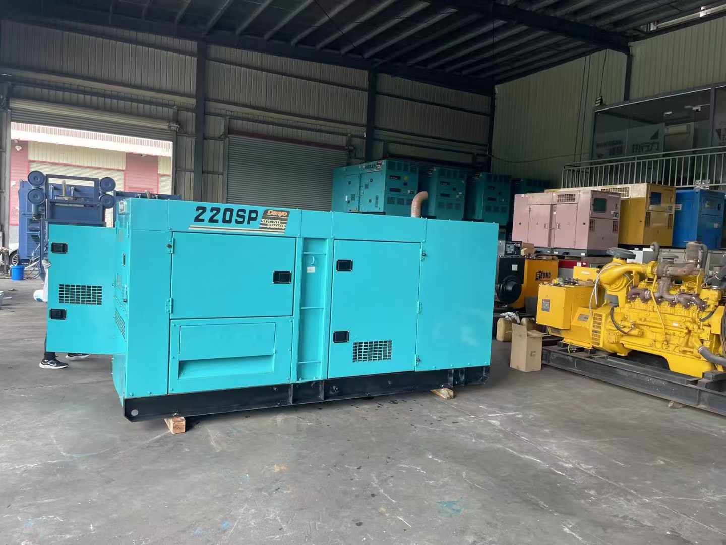 万秀800kW 柴油发电机的输出电流波动范围是多少？