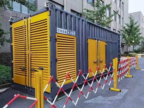 万秀如何使用转速表检查发动机的转速？