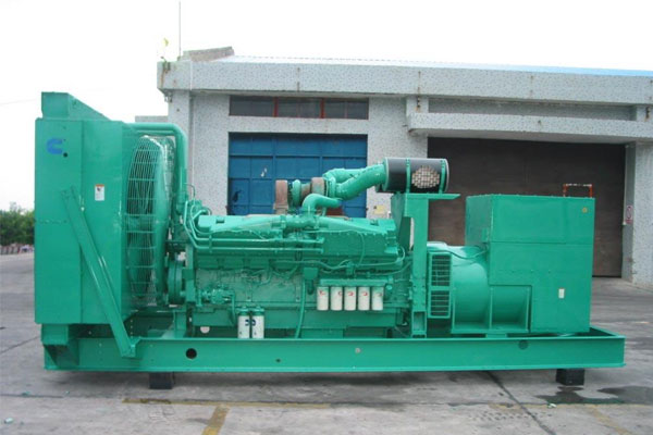 万秀工厂发电机应急发电时如何更准确地检查发电机状态？