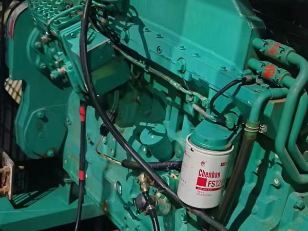 万秀如何确定新的发电机组控制系统是否与原系统兼容？