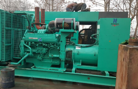 万秀发电机组如何判断水冷式机油散热器内部是否需要清洗？