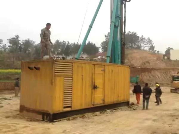 万秀如何判断水冷式机油散热器密封件是否需要更换？